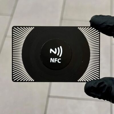 Thẻ kinh doanh NFC kim loại thiết kế tùy chỉnh NTAG216 888 Byte 13.56MHz Thẻ thăm kim loại thép không gỉ RFID